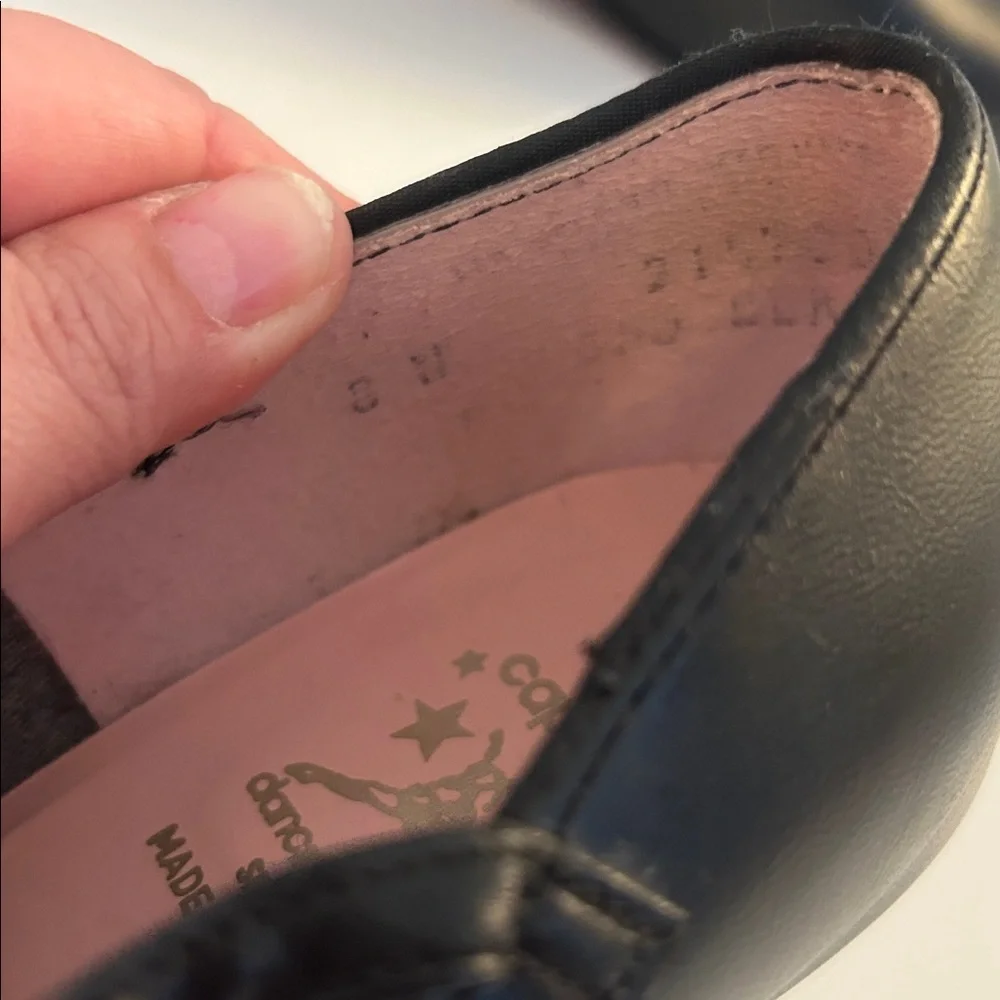 Capezio Girls Black Closed Toe Ankle Strap‎ Kitten Heel Tap Dance Shoes Size 8W